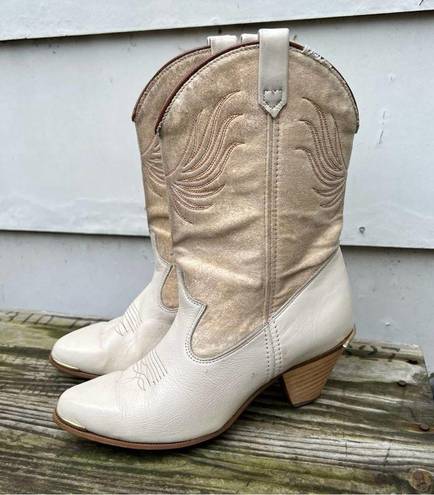 Dingo Vintage 80s 90s  high heeled low shaft cream beige cowgirl western boots