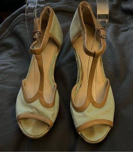 Tommy Hilfiger  Strappy wedge Sandals green and tan size 8.5