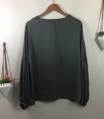 L'Academie L’Academie green v neck long sleeve blouse