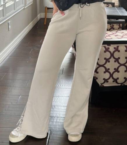 Vuori Sedona Wide Leg  Sweatpants!