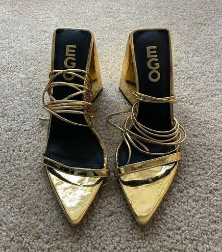 EGO NWOT Gold  Heels