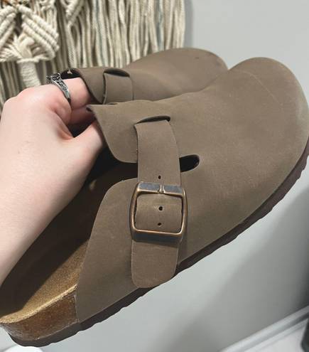 Cushionaire Birkenstock Clogs Knock-Offs