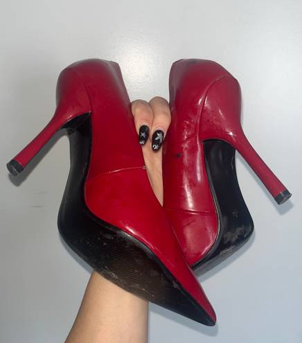 GUESS Red Pumps