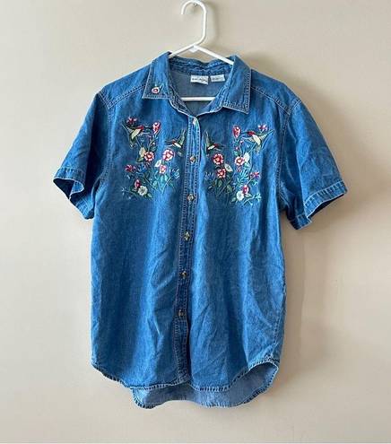 Brooks Bobbie  | Embroidered Hummingbird “90’s mom” Top