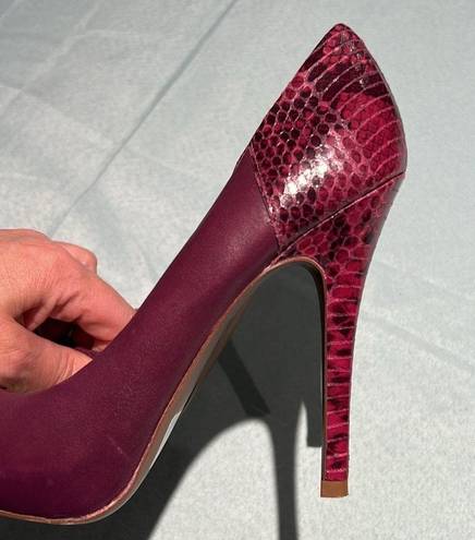 Juicy Couture  Leather Plum & Python Heels Size 7.5.  B56