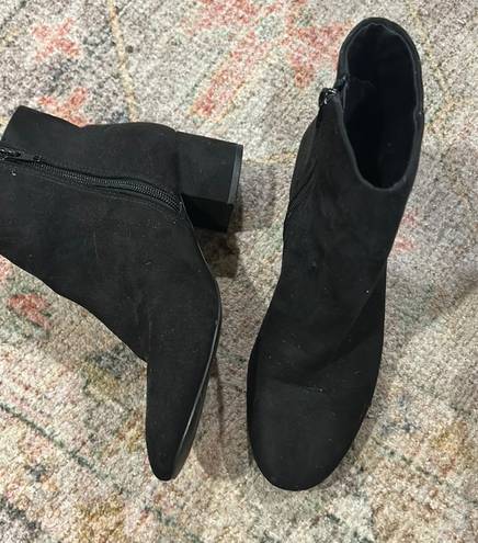 Quipid Black Booties