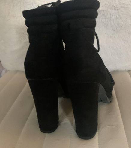 GUESS  Kelyna Lace Closure Boots sz 6.5