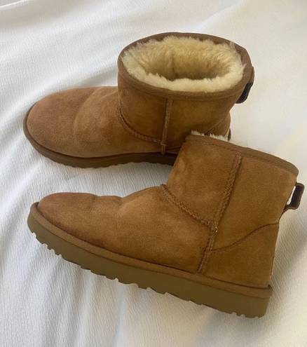 UGG s