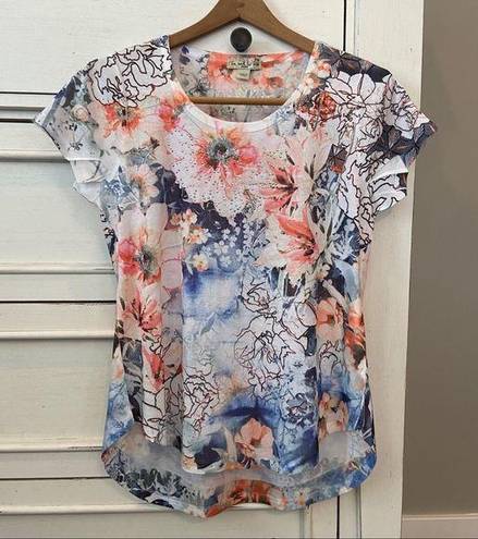 Live and let live   Floral Short Sleeve Top.  Size Medium. NWOT.