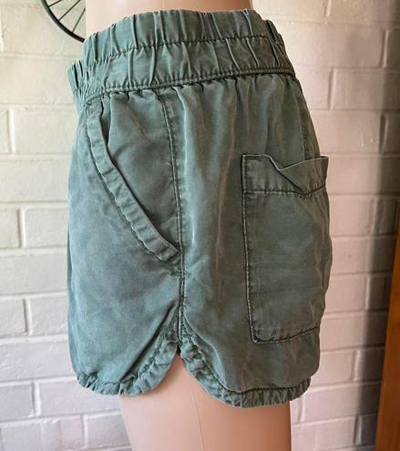 American Eagle  Outfitters Army Green Pull Up Shorts