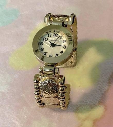 Geneva Vintage  Gold  mother of pearl woman’s watch