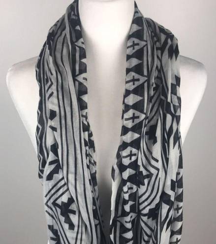 Charlotte Russe  Black & White Infinity Scarf