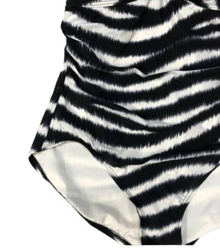 Coco reef Contours  Striped Black & White One Piece Swimsuit Twist 8 32D New