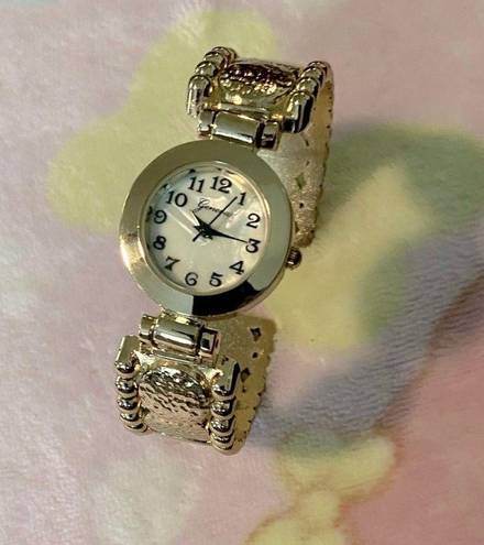 Geneva Vintage  Gold  mother of pearl woman’s watch