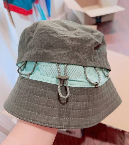 Lululemon Hiking Bucket Hat/Dark green - $30 (61% Off Retail
