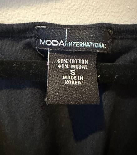 Moda international Top Black Size Small