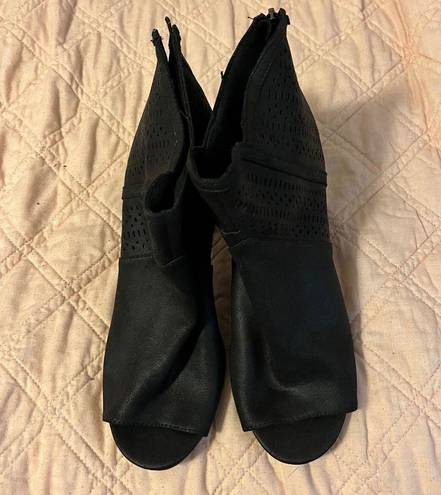 American Eagle Heeled Booties