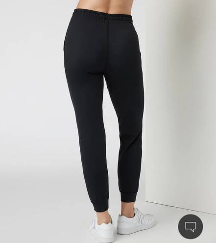 Vuori Performance Joggers in Black Heather