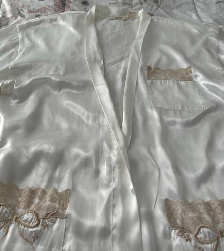 Victoria's Secret Vintage Victoria’s Secret White Satin Embroidered Lace Pockets Maxi Robe, size L Gold Label