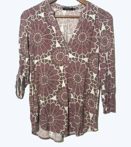 Max jeans  Paisley V-Neckline 3/4 Roll Tab Sleeves Pink and White Top Sma…