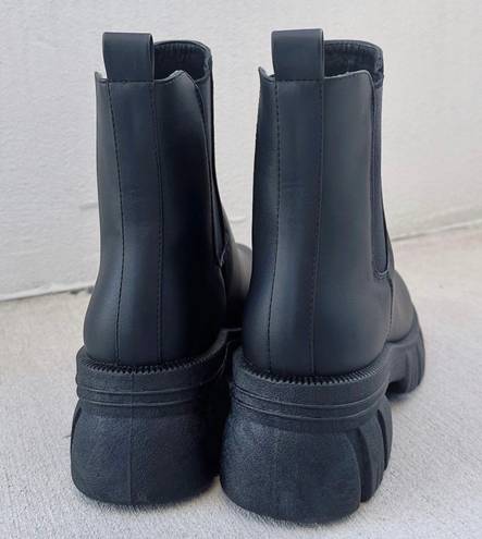 Black Chunky Chelsea Platform Lugged Sole Boots Size 7.5