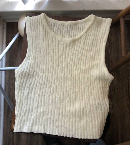 White crewneck cable knit sweater vest (Size S)