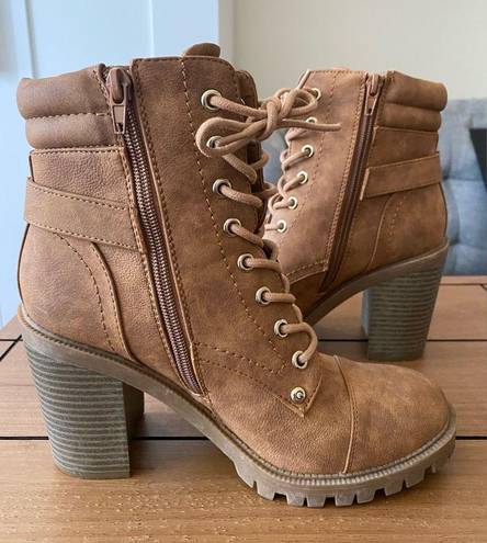 GUESS GBG  BOOTS, size 7