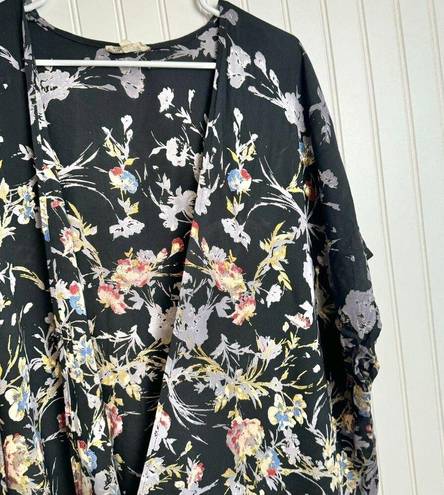 Gypsy  Love black floral short sleeve lightweight kimono size small