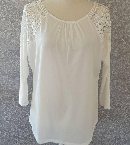 Ny&co NY& lace shoulder blouse size medium