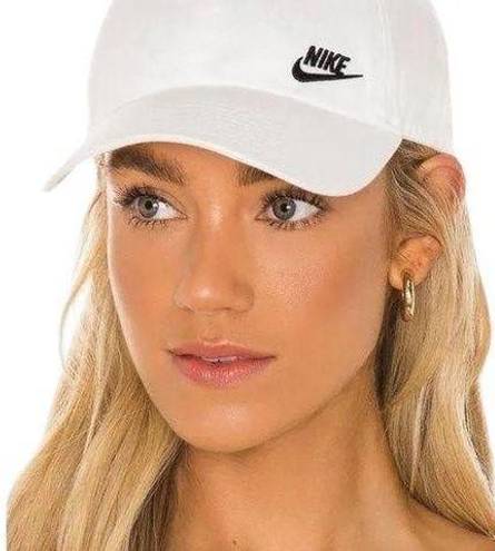 Nike  Women's Sportswear Heritage86 Hat in White