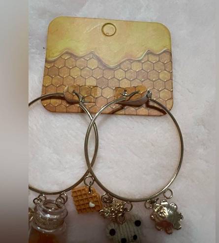 Hot Topic NWT  Honey Bear Waffle Flower gold Hoop Earrings