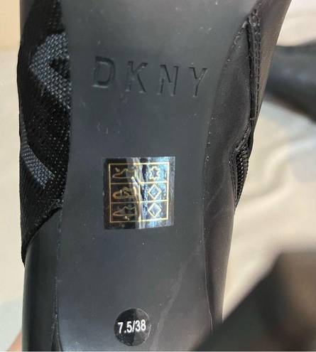 DKNY  Black Point-Toe Ranita Leather K3871334 Ankle Boot Size 7.5