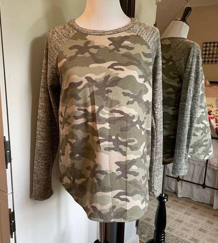 Riah Fashion Large Camouflage Top