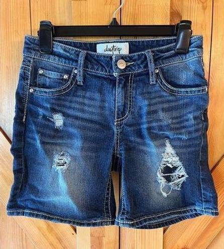 Daytrip  Virgo Distressed Destroyed Dark Blue Denim Jean Shorts Size 25 (2110)