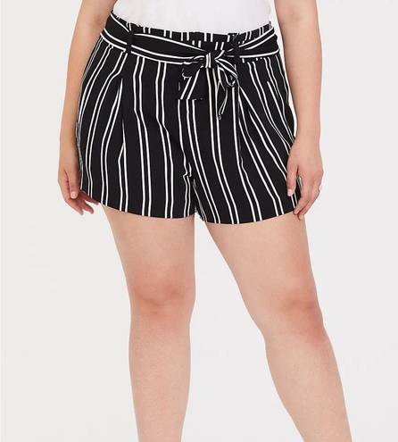 Torrid ‎ B&W Striped Tie Front Shorts