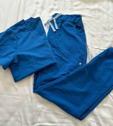 FIGS Scrubs Set