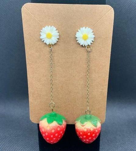 Daisy NWOT  Dangling Strawberry Earrings with Gold Hardware