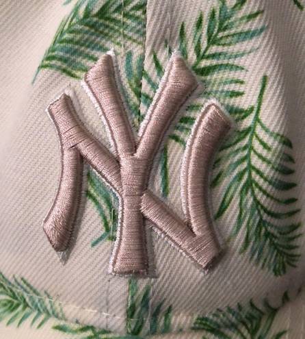 Palms Women's New York Yankees New Era White  Adjustable Baseball Hat