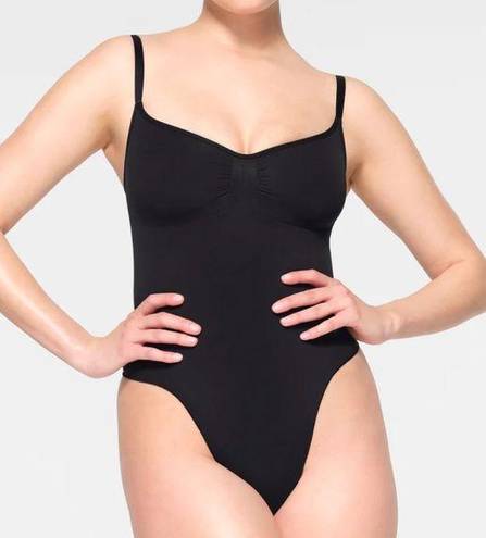 SKIMS NWOT  Seamless Sculpt Thong Body Suit Onyx Size S