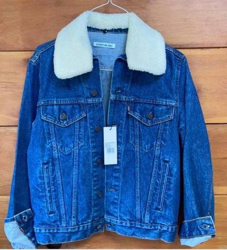 Elizabeth and James NWT  Women's Blue Jean Sherpa Collar Denim Jacket OS