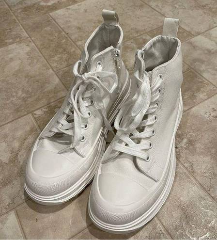 MIA Andie Platform Lace-Up Sneaker NWT