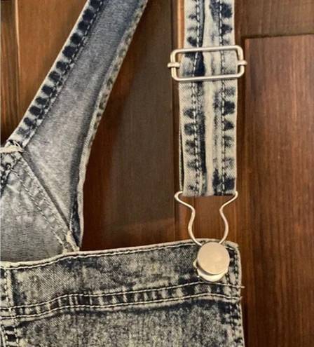 No Bo  Relaxed Fit Jean short overalls. Five pockets. Loops for belt. Size XL.