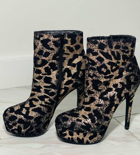 Shoedazzle Sheba Gold Flake Cheetah Leopard Print Booties Size 7