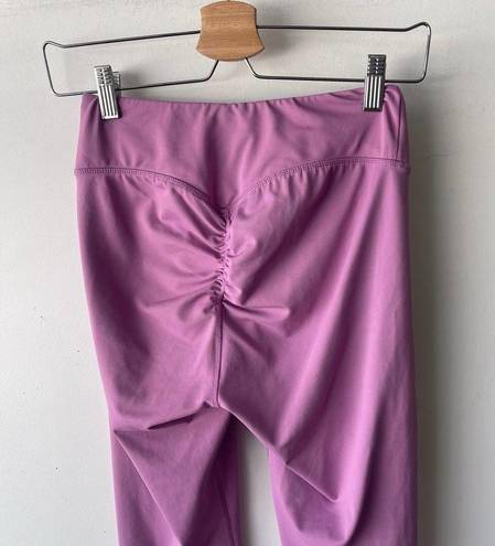 Bo and Tee  Purple Lilac Scrunched Back & Front Workout Athletic Leggings