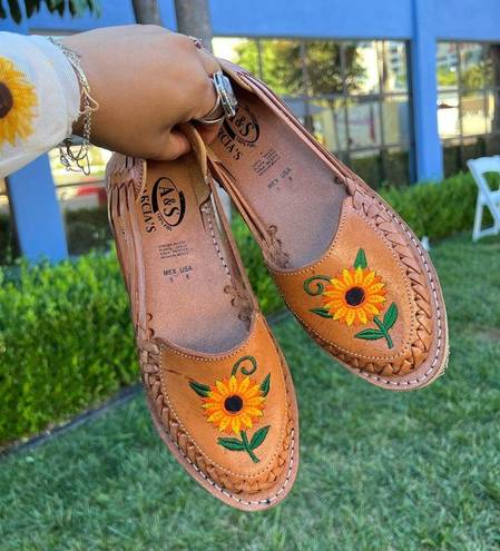 SALE💐Mexican sunflowers huaraches ✨ Yellow Size 8