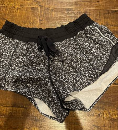 Lululemon Hotty Hot Short 2.5”