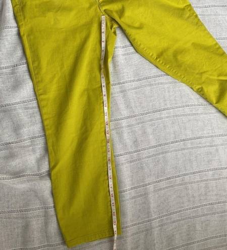 The Loft NWT Anny Taylor modern crop pants in bright green.