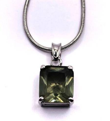 Solitaire New Women’s Silver olive green cubic zirconia  necklace