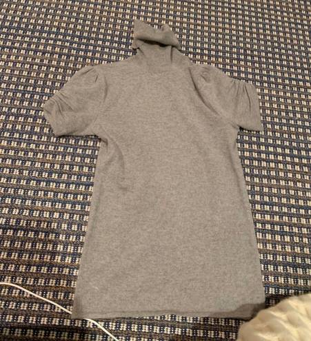 Gray turtleneck top short sleeves