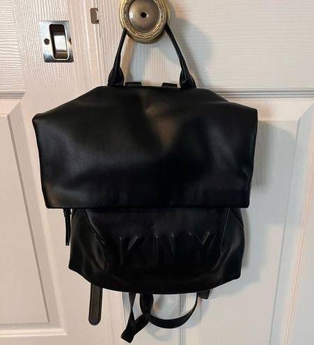 DKNY  Tilly Medium Logo Black Backpack